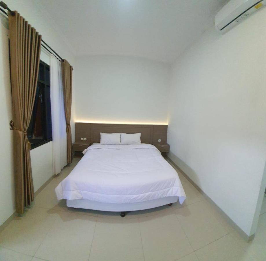 Joglo 21A Hotel Yogyakarta Exterior photo